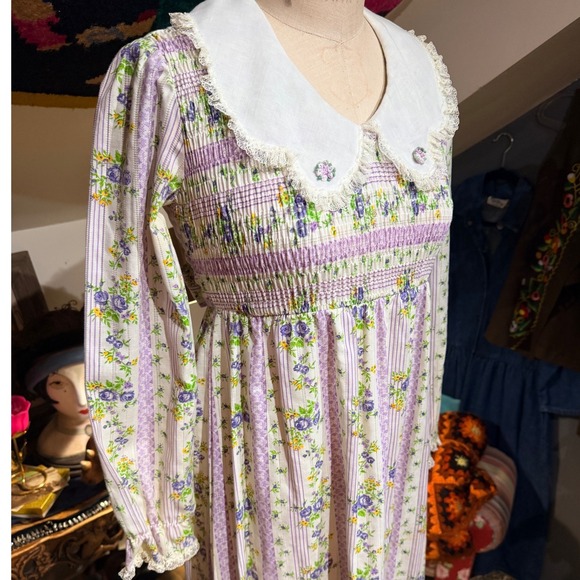 Vintage 1970s Floral Maxi Dress Smocked Bodice Prairie Cottagecore - S - Picture 2 of 12